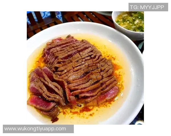 杨瀚森分享LA背靠背之旅心得：专注比赛与美食推荐包子店美味体验